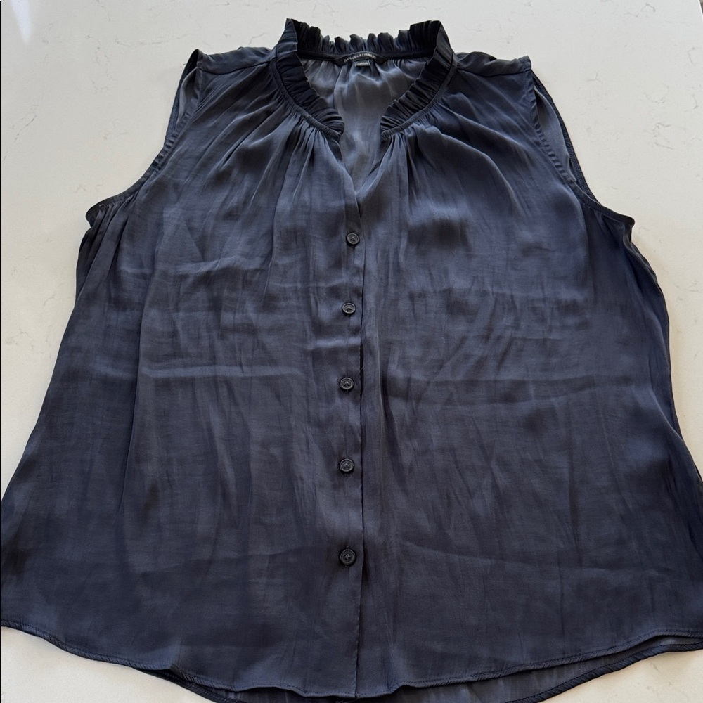 Banana Republic Elegant Navy Sleeveless Blouse. Size: L ✨